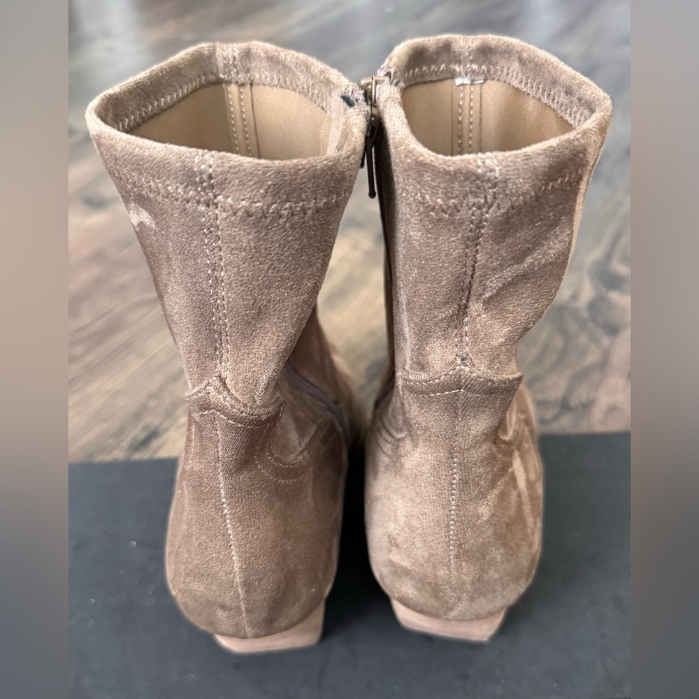 Dolce Vita Women’s Kirbie Taupe Suede Ankle Booties Size 9 - Picture 5 of 11